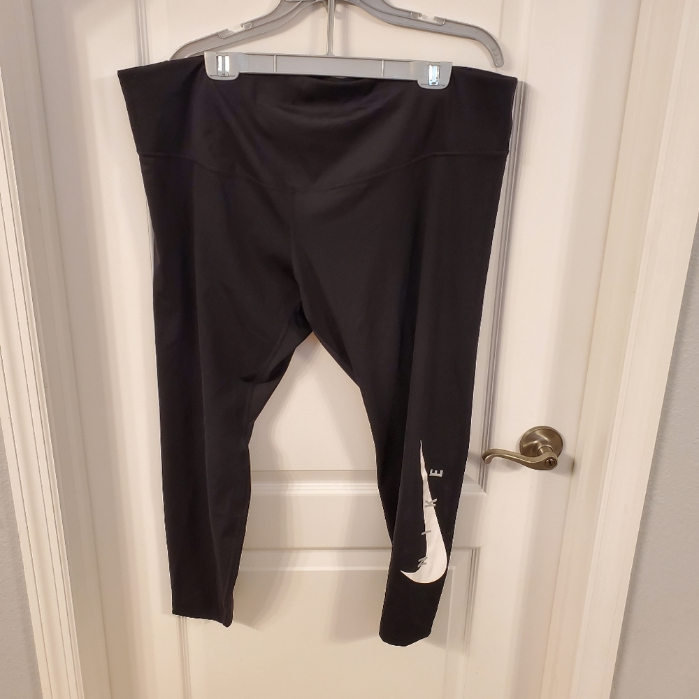 3X Nike Dri Fit athletic capris